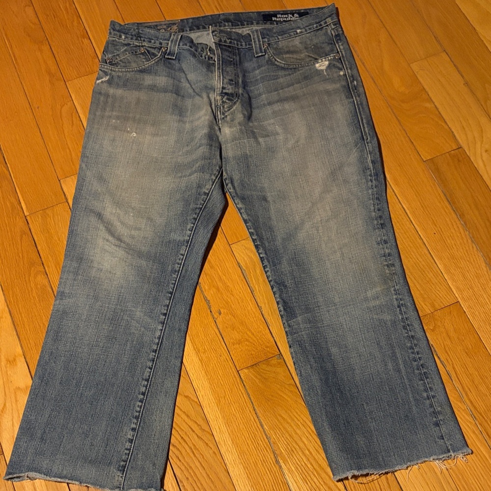 Rock & Republic Faded Distressy Blue Bootcut Jeans 38x30